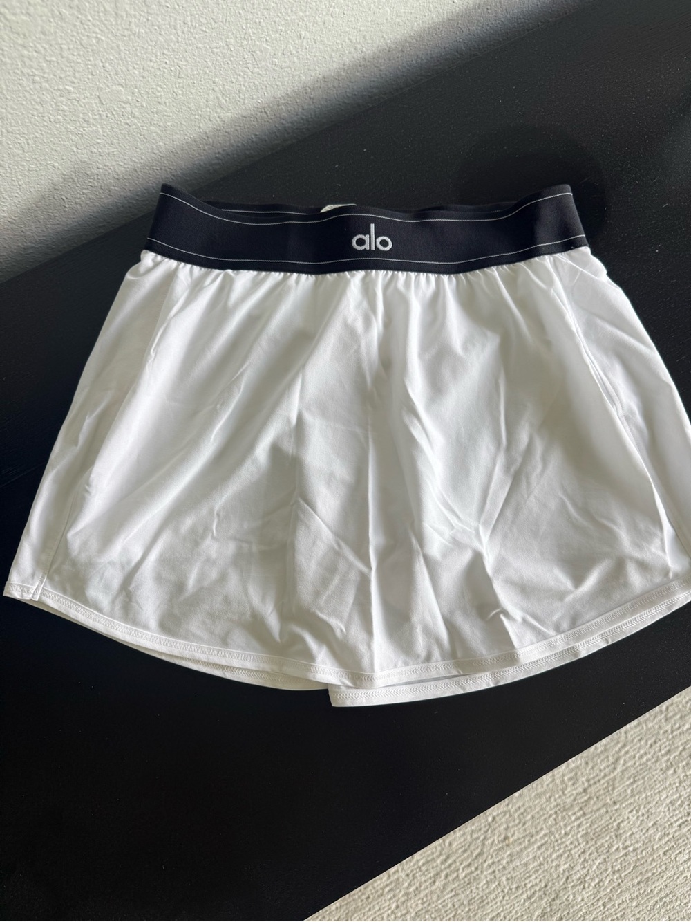 ALO Yoga White Women's Tennis Skort with Black Waistband